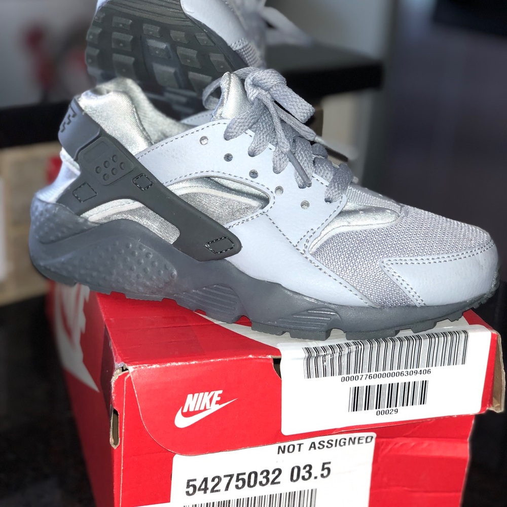 Gray Nike huarache